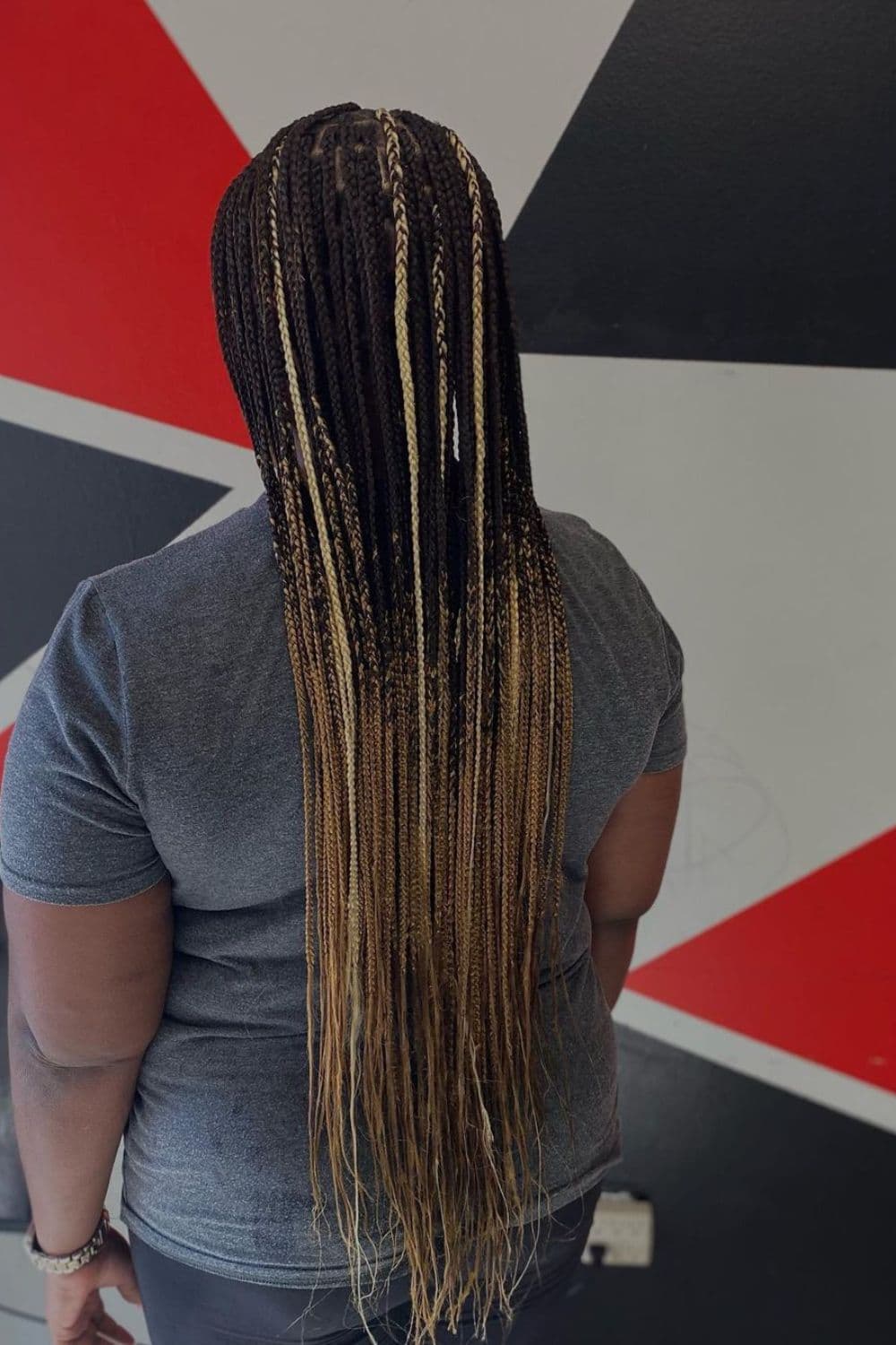 A woman with mixed blonde ombre knotless braids.