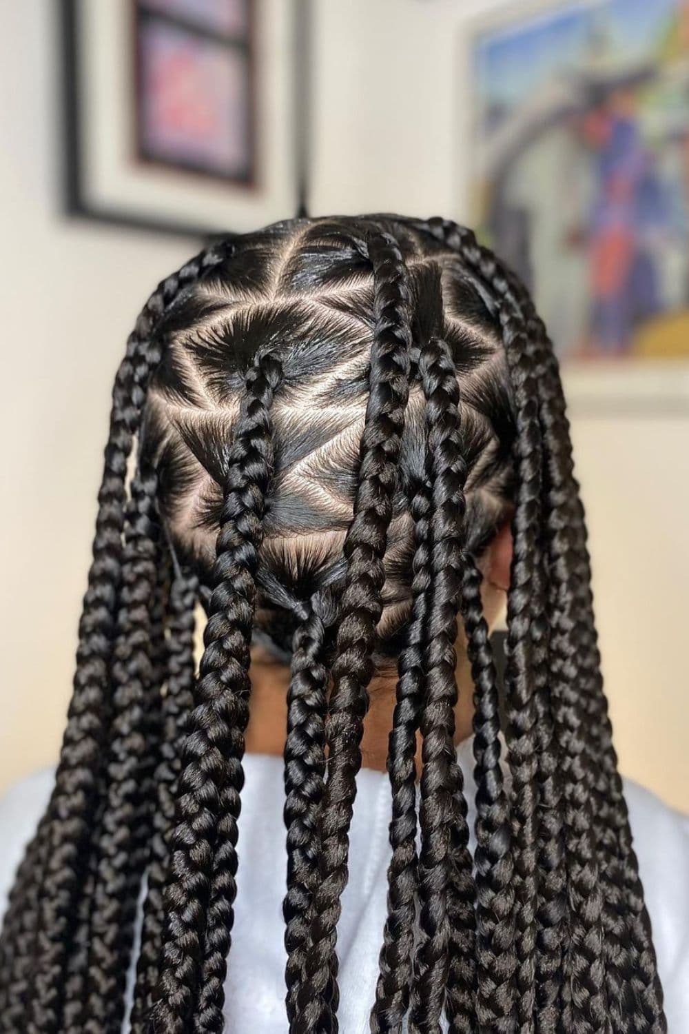 A woman with knotless braids with zigzag parts.