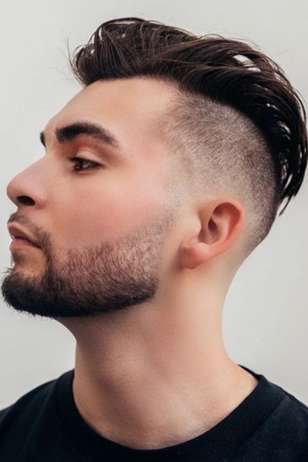 A man with a layered undercut.