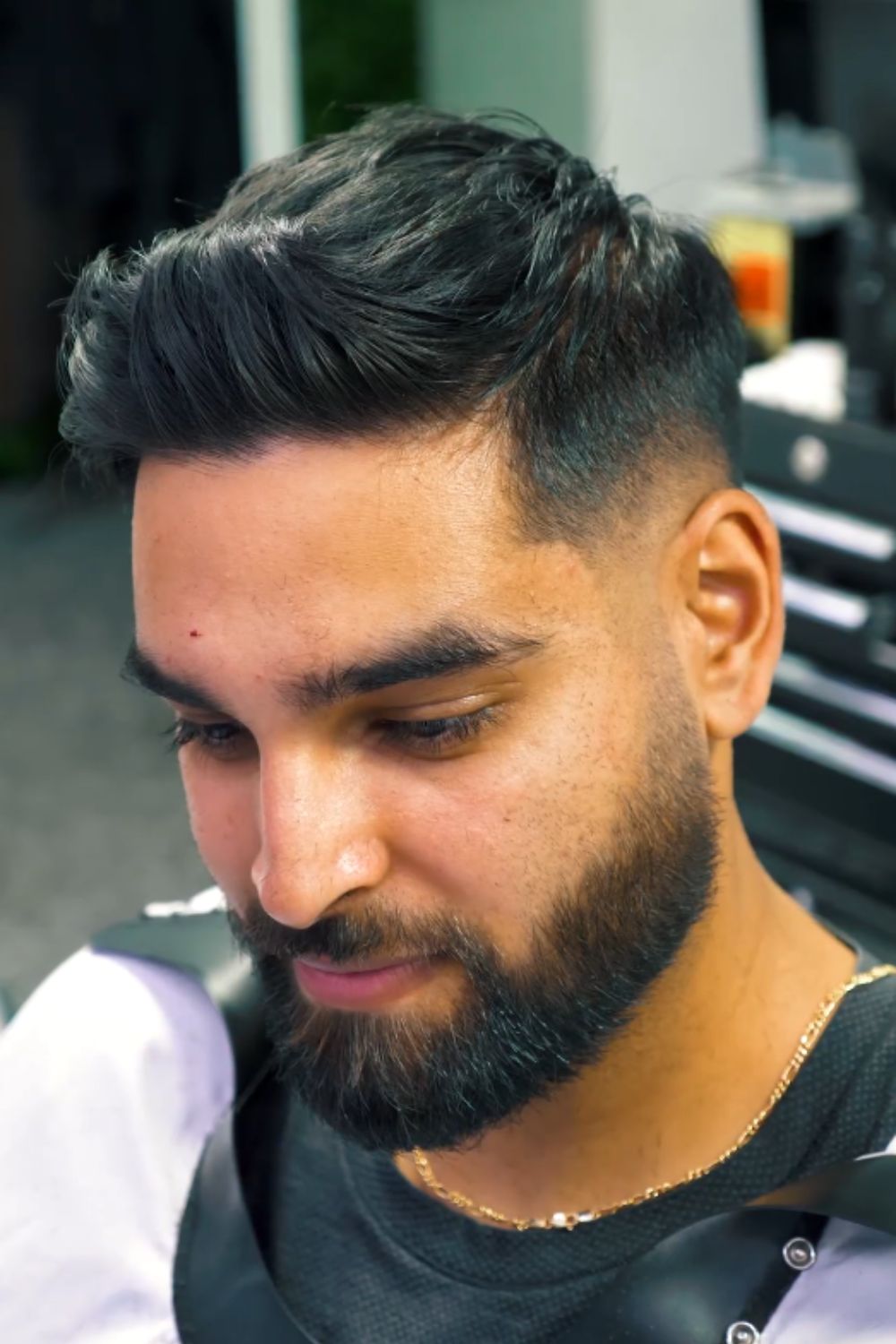 A man with a mid fade combover.