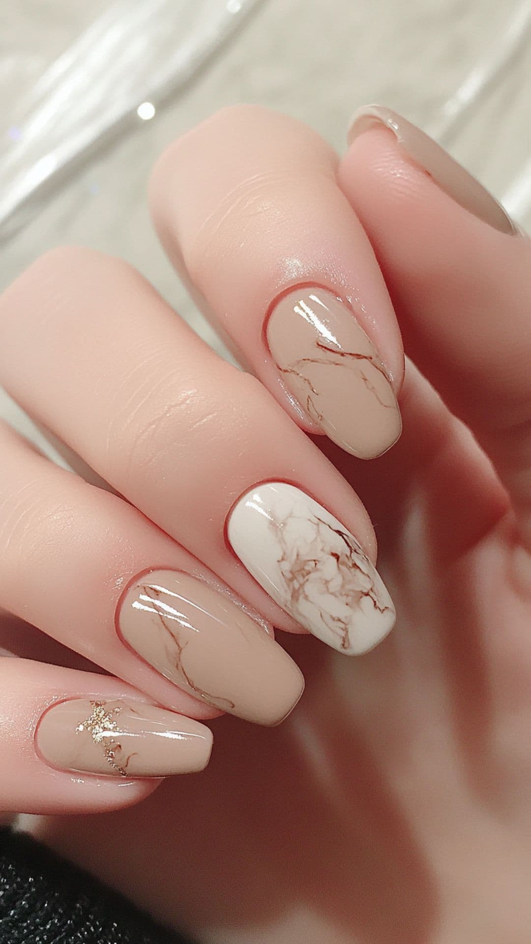 Woman's nails with Marble Effect in Cream and Beige.