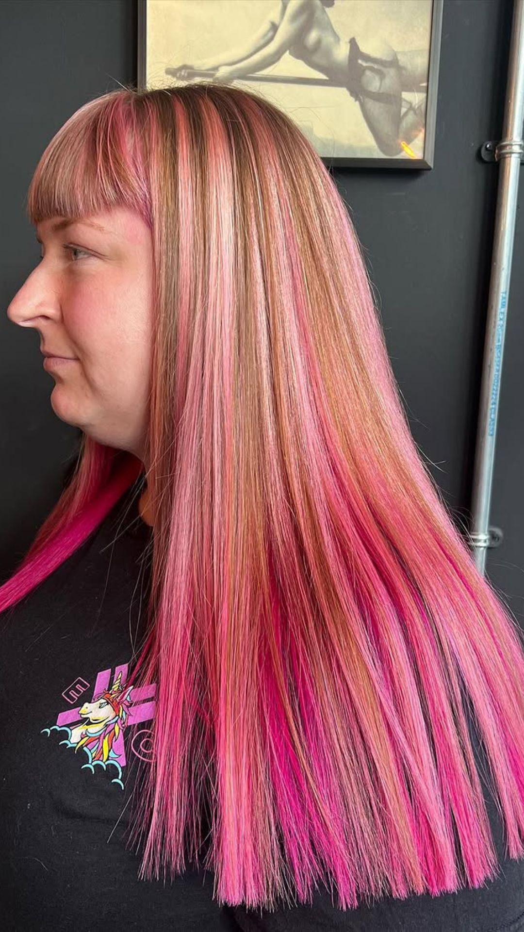 A round-faced woman with double chin modelling a Blunt Cut hairstyle.