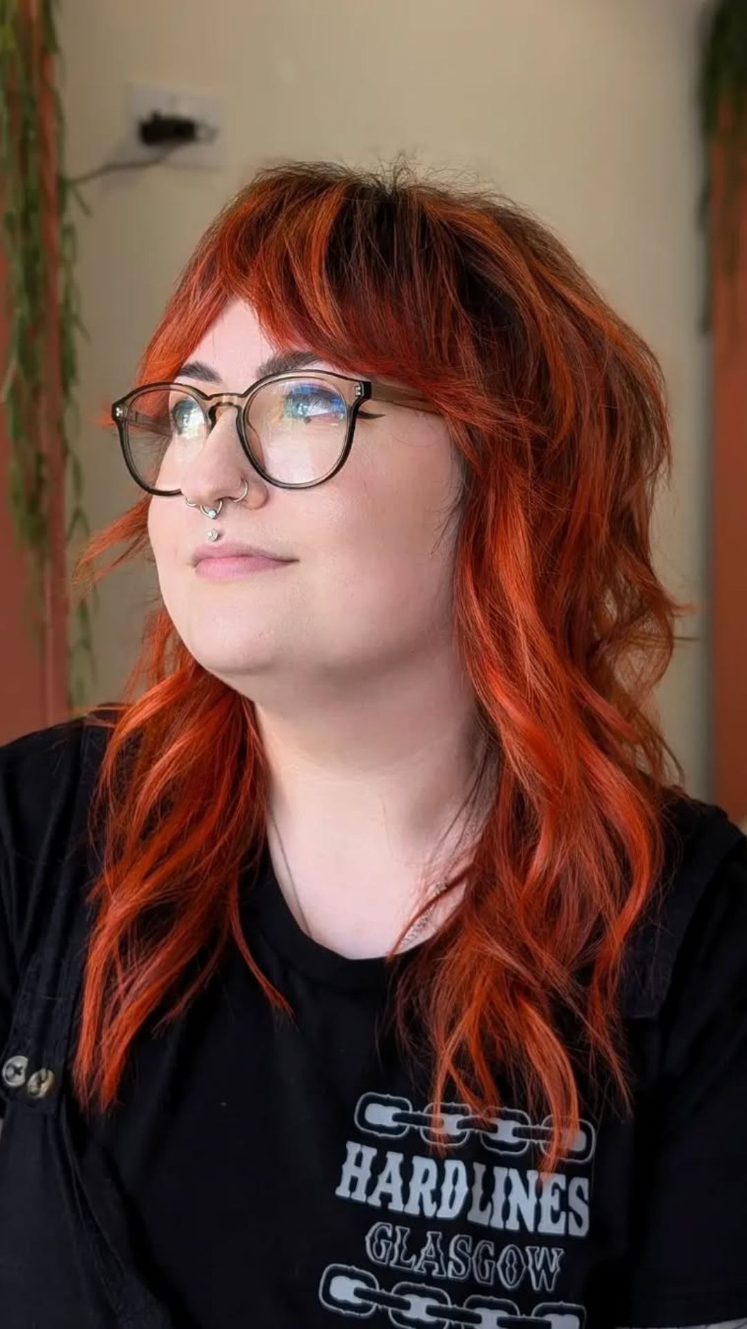 A round-faced woman with double chin modelling a Shaggy Layers hairstyle.